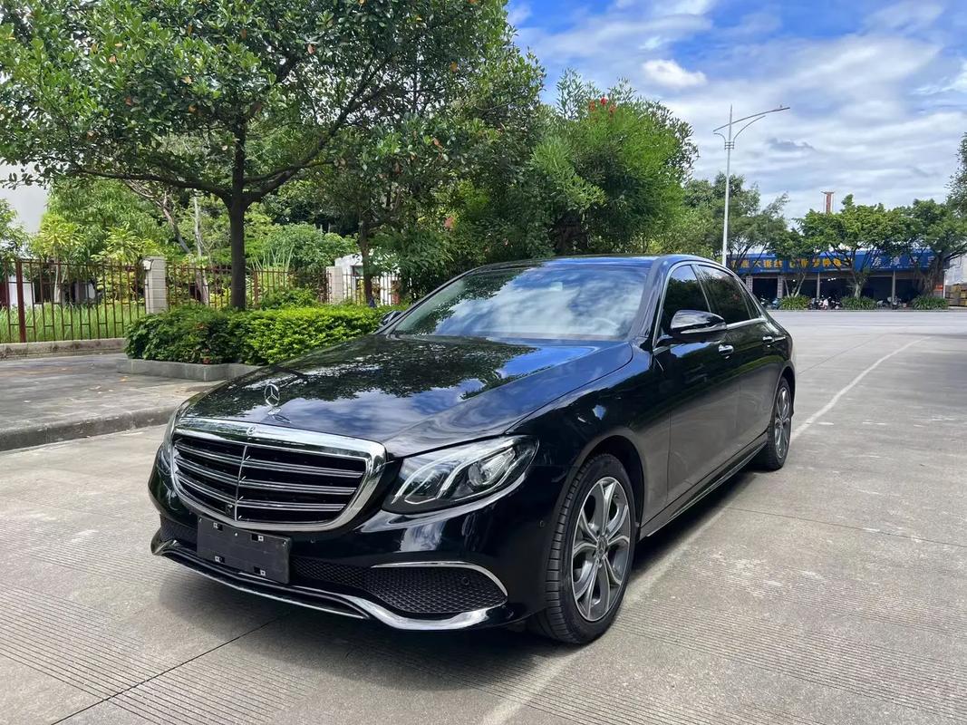 奔驰E300.jpg